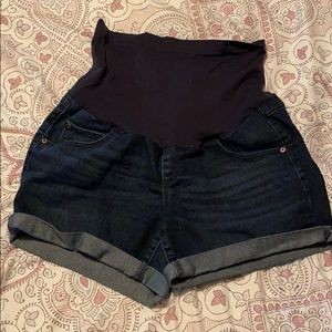 A-glow maternity shorts